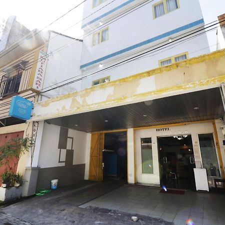 Mutiara Sari Hotel Makassar Bagian luar foto