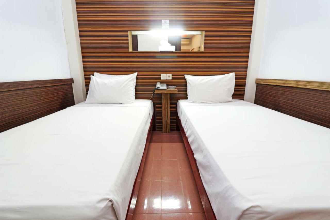 Mutiara Sari Hotel Makassar Bagian luar foto