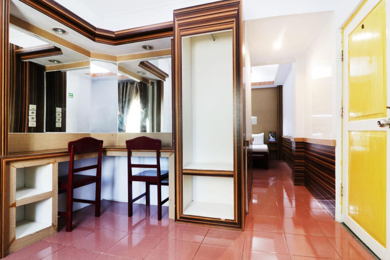 Mutiara Sari Hotel Makassar Bagian luar foto